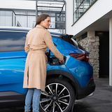 An einer Haushaltsteckdose sind die Akkus nach 7:10 Stunden wieder voll