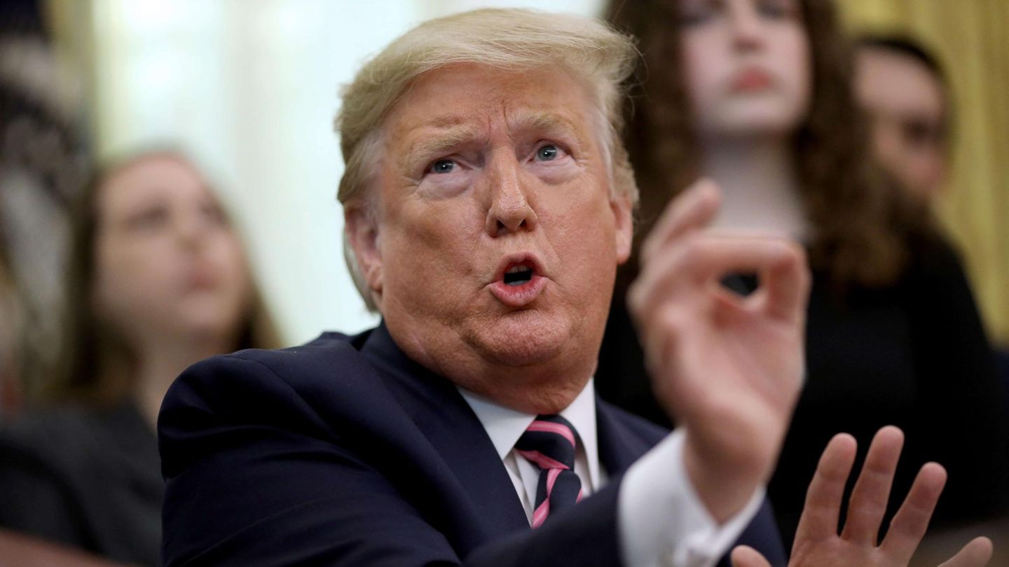 Donald Trump gestikuliert