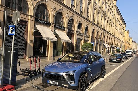 Nio ES8