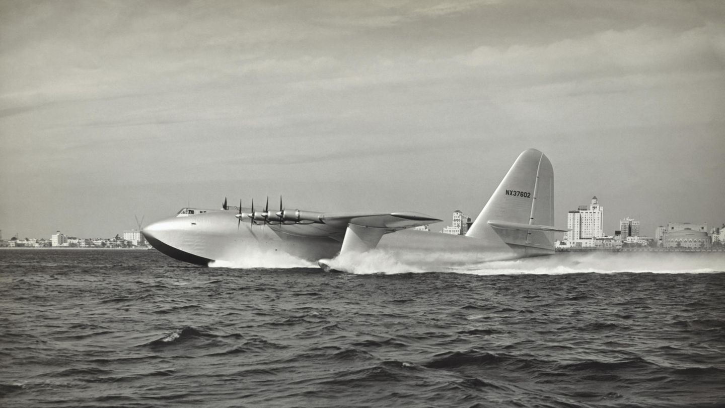 H4 Spruce Goose beim Beschleunigen
