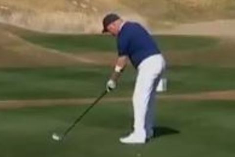 Laurent Hurtubise beim Abschlag, mit dem er ein Hole-in-one schlägt