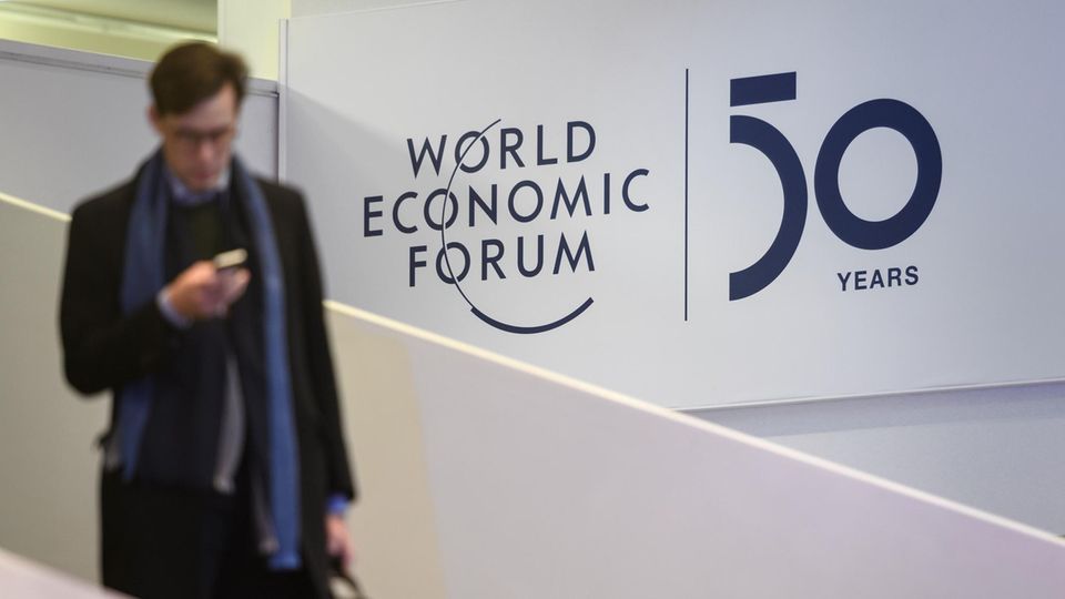 Das Weltwirtschaftsforum (WEF) feiert 50-jähriges Jubiläum Das Weltwirtschaftsforum (WEF) feiert 50-jähriges Jubiläum