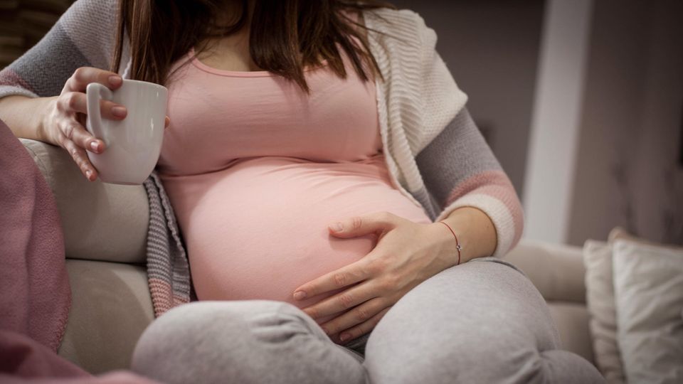 Frauenmantel hilft bei Unterleibsschmerzen