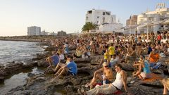 Am Café del Mar auf Ibiza