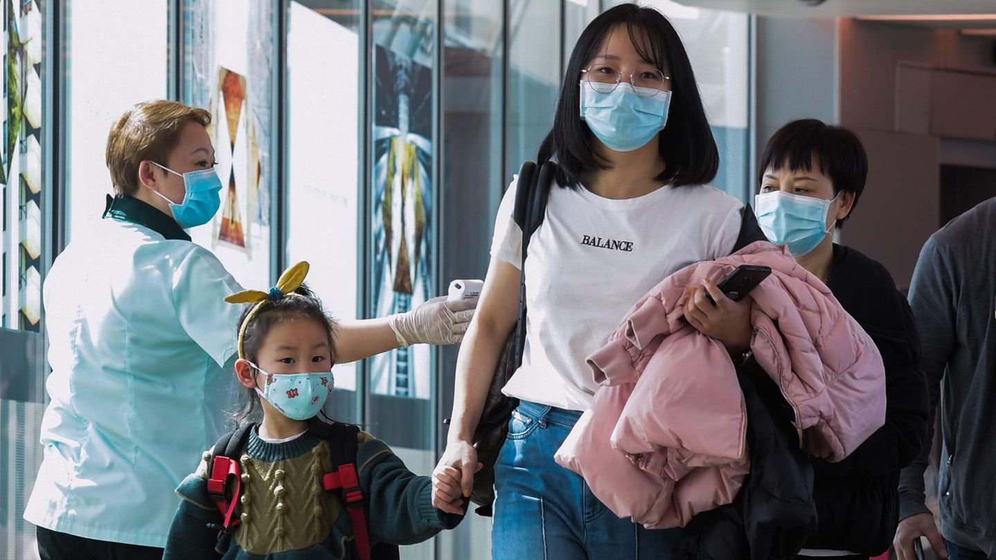 Coronavirus: Reisende aus China am Flughafen Singapur