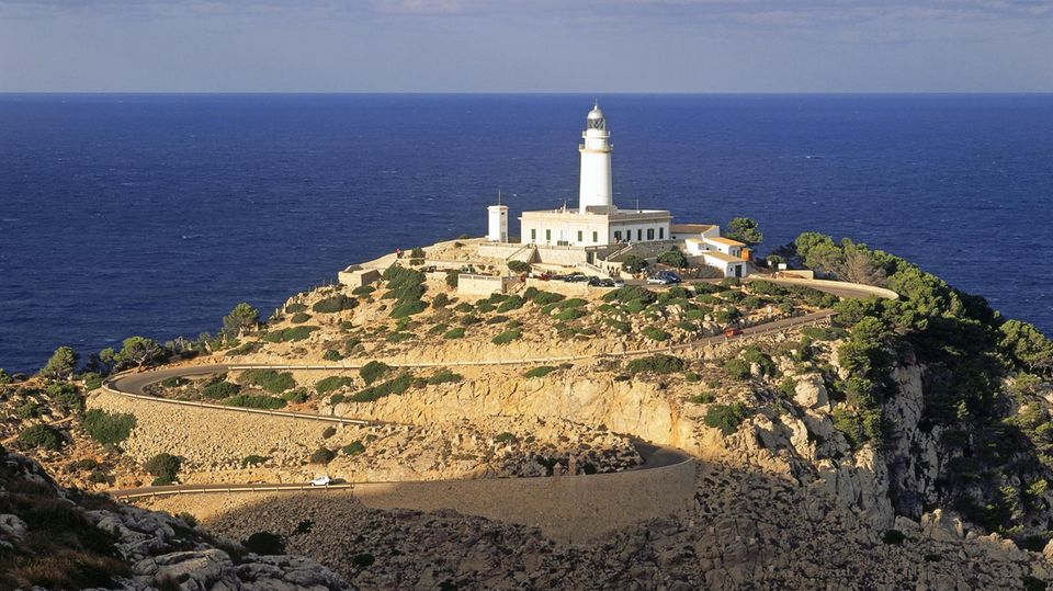 Autofahrer mit Ziel Kap Formentor auf Mallorca müssen in der kommenden Reisesaison mit noch strengeren Zufahrtsbeschränkungen rechnen 