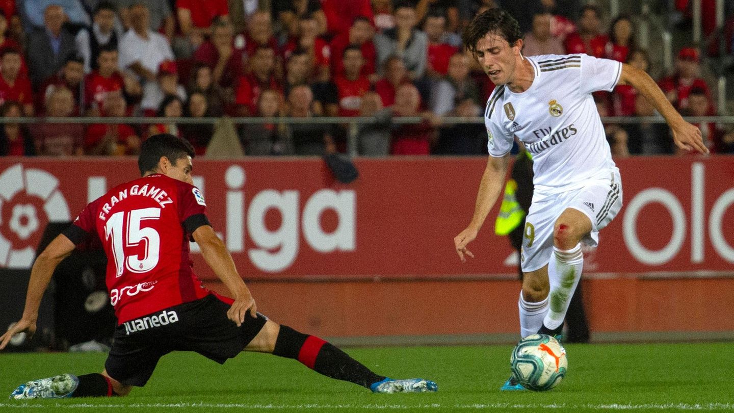 Alvaro Odriozola während eines Liga-Spiel RCD Mallorca