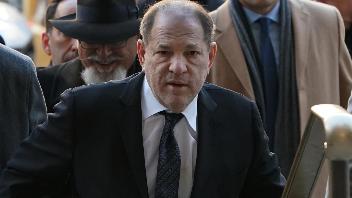 Harvey Weinstein auf dem Weg ins Gericht