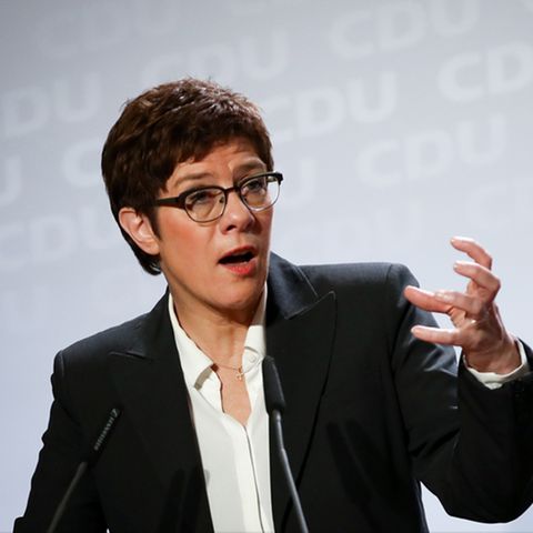 CDU-Chefin Annegret Kramp-Karrenbauer (links) kritisiert Grünen-Chef Robert Habeck wegen seiner Äußerungen zu Trump