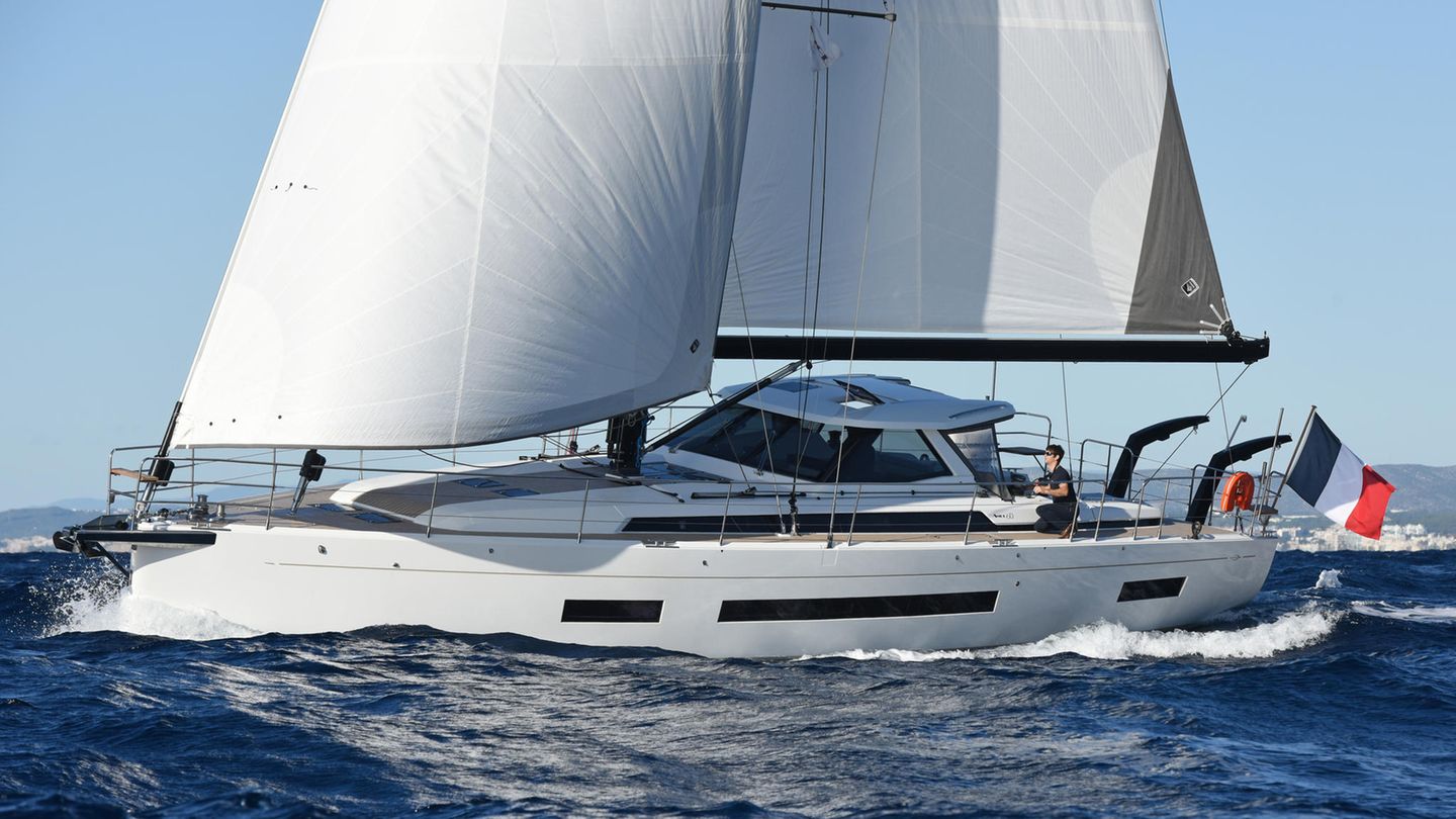 "Luxury Cruiser" hier gewann die Amel 60. Ihr geräumiges Mittelcockpit bietet Schutz vor Wind und Wetter, dient aber auch als Chill-out-Zone. Unter Deck überzeugt ein hochwertiger Ausbau mit drei Doppelkabinen und einem hellen Salon.