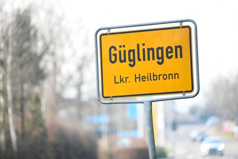 Das Ortsschild von Güglingen in Baden-Württemberg. Ein 15-Jähriger ist hier in der Nacht zum Samstag getötet worden.
