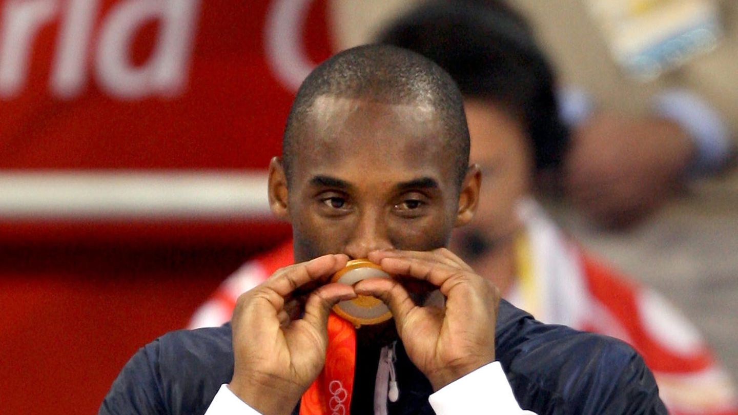 Kobe Bryant mit der olympischen Goldmedaille