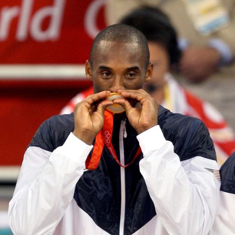 Kobe Bryant mit der olympischen Goldmedaille