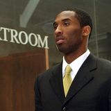 Bryant verlässt das Bezirksgericht in Eagle, Colorado (USA)