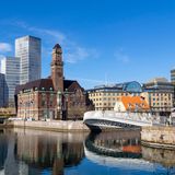 Malmö, Schweden  Man muss zugeben: die Hauptstadt der Neuen Nordischen Küche ist nur eine 40-minütige Zugfahrt entfernt. Aber Kopenhagen wird dafür auch von vielen Touristen frequentiert. Warum also nicht nach Malmö, wo junge Kochtalente die schwedische Küche auf den Kopf stellen. Das Klima hier ist mild, die Bauern im Umland bewirtschaften ihre Felder biologisch. Die "Nose-to-tail"-Philosophie, in der man das ganze Tier verwertet, wird hier bereits seit Jahren gelebt. Wer Naturweine liebt, findet hier Gleichgesinnte.