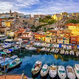 Marseille, Frankreich  Marseille ist Frankreichs zweitgrößte Stadt und vor allem für ihre Bouillabaisse, eine französische Fischsuppe, berühmt. Mittlerweile aber sind viele junge Köche nach Marseille gezogen, um die Küche zu erneuern: kleine Restaurants servieren zu moderaten Preisen südfranzösische Bistro-Gerichte - voller Geschmack, Frische und Kreativität. Die Autoren von "Eater" schreiben, dass Marseilles Restaurant-Szene nie zuvor so gut war wie heute.