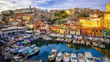 Marseille, Frankreich  Marseille ist Frankreichs zweitgrößte Stadt und vor allem für ihre Bouillabaisse, eine französische Fischsuppe, berühmt. Mittlerweile aber sind viele junge Köche nach Marseille gezogen, um die Küche zu erneuern: kleine Restaurants servieren zu moderaten Preisen südfranzösische Bistro-Gerichte - voller Geschmack, Frische und Kreativität. Die Autoren von "Eater" schreiben, dass Marseilles Restaurant-Szene nie zuvor so gut war wie heute.
