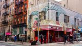 East Village, New York City  Die Nachbarschaft in Lower Manhattan hält einiges für Liebhaber der guten Küche bereit: Hier gibt es eine Auswahl, der wohl besten Restaurants der Stadt. Die Lokale reichen von japanischer, chinesischer, koreanischer Küche über jüdische und indische bis zur vietnamesischen und philippinischen. Hier ist für jeden etwas dabei.