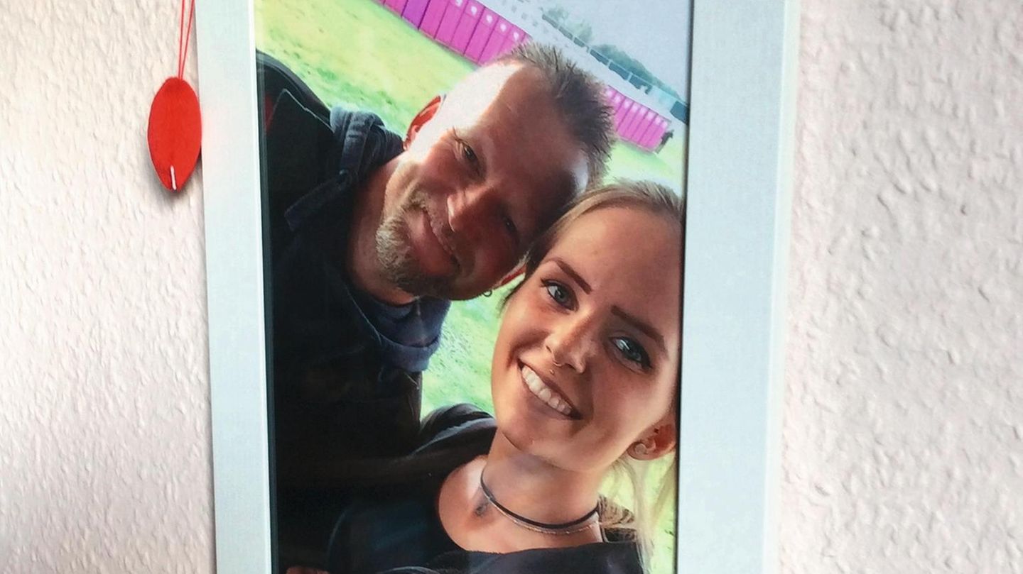 Der Berliner Polizist Peter Gawronska. hat am 29.1.2018 in Berlin die 17jährige Fabien Marine totgefahren. Gawronska war auf Sonderfahrt mit dem Streifenwagen unterwegs zum Zeitpunkt des Unfalls solle er fast 100 Stundenkilometer schnell gewesen sein. G... Fabien Martini mit ihrem Vater Christian auf einem Foto
