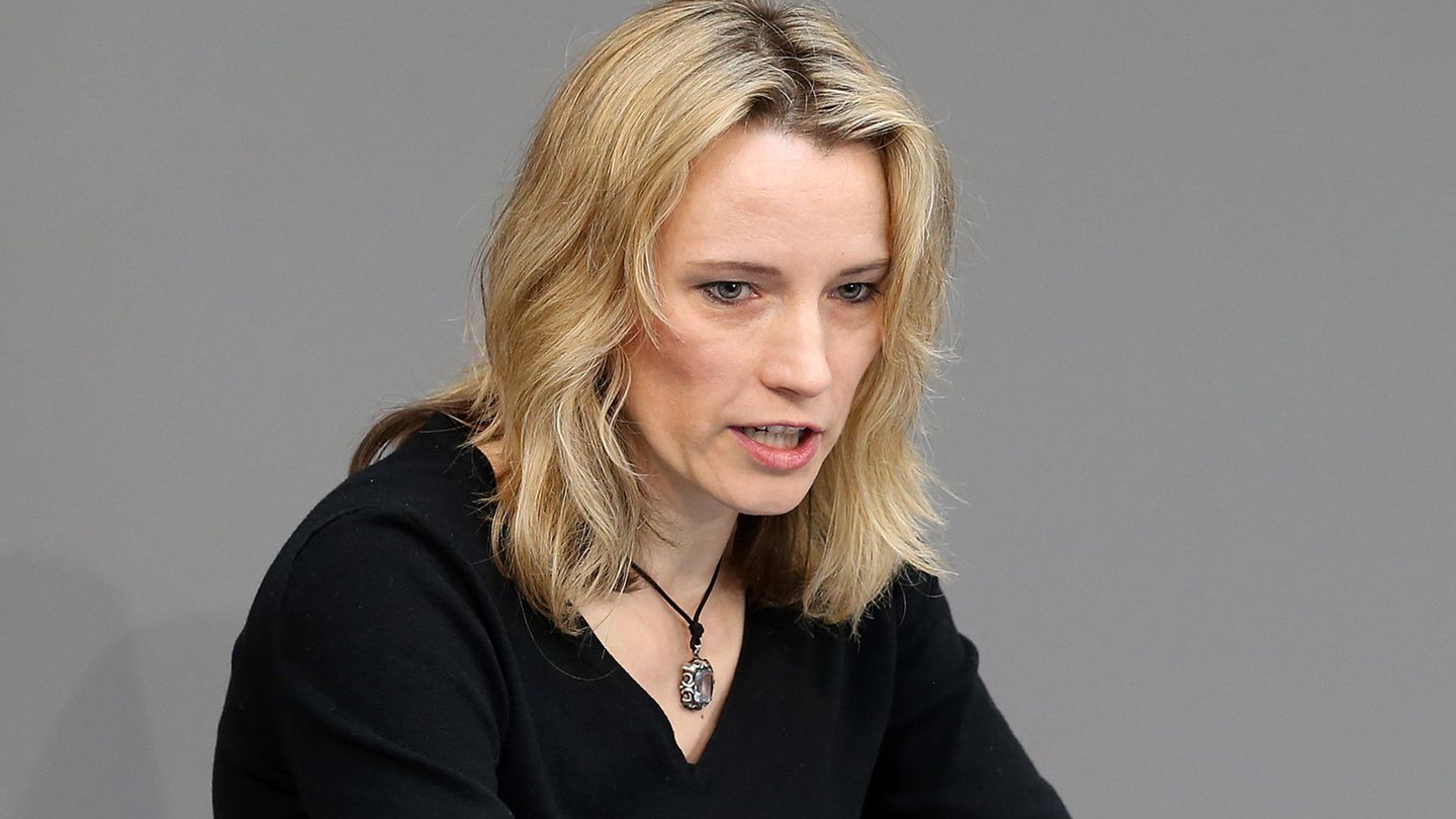 Verena Hartmann spricht im Bundestag