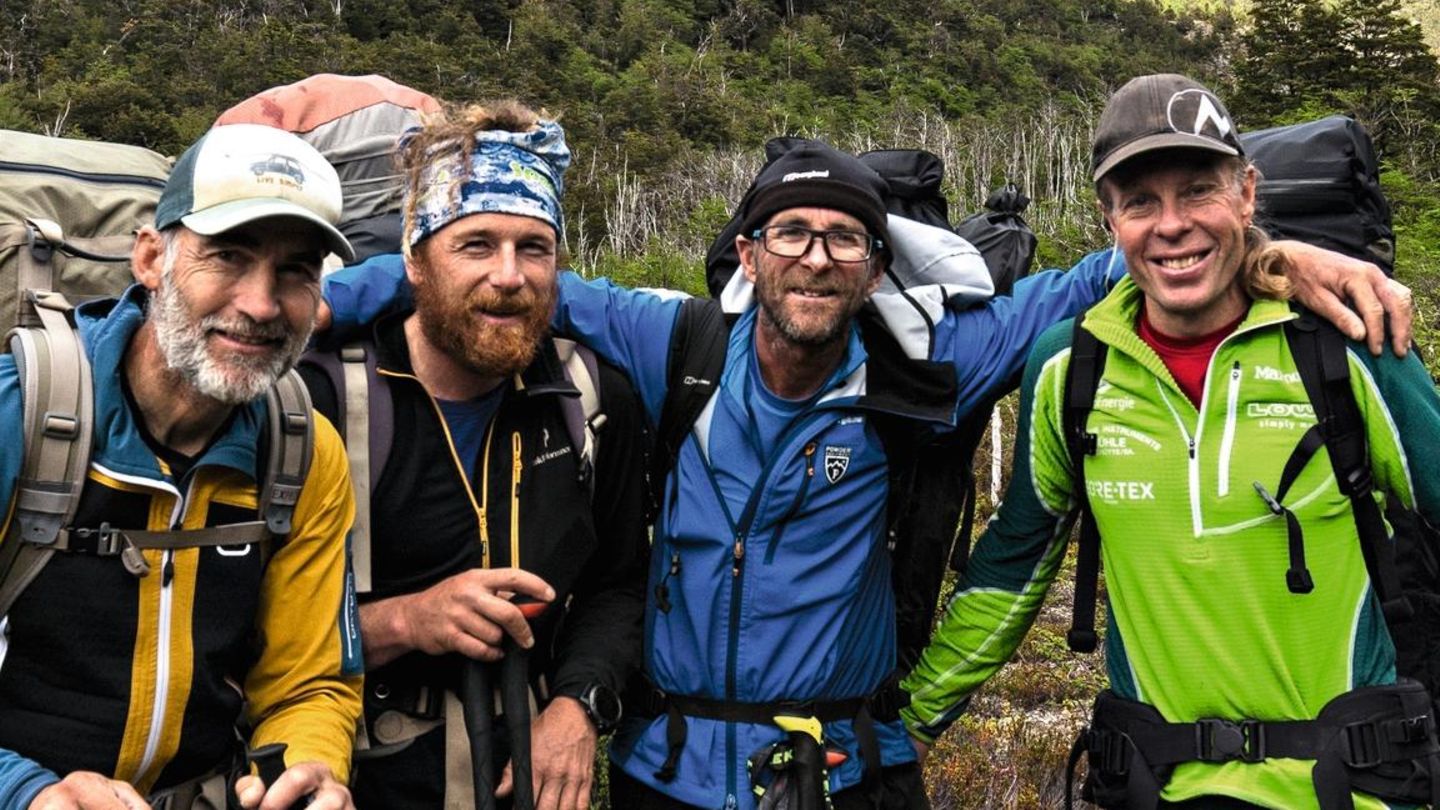 Kletter-Expedition im Nördlichen Patagonischen Inlandeisfeld mit den Bergführern Jörn Heller, Andreas Thomann und Robert Jasper, auf den Nef Gletscher, Erkundung der Zustiege und die zweite Besteigung vom Cerro Largo 2705 m, Basislager im Vall de Soler,... Klaus Fengler, Andreas Thomann, Jörn Heller und Robert Jasper