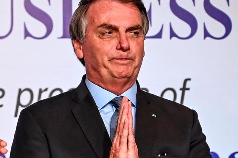 Jair Bolsonaro mit gefaltenen Händen