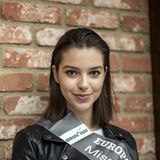 Miss Brandenburg: Vivienne Radigk, 18 Jahre. Nach dem Abschluss der Oberschule 2017 ging sie zuerst auf eine Fachoberschule, verwirklichte dann aber ihren Traum als Model zu arbeiten, die Welt zu entdecken und herauszufinden was sie in Zukunft im Berufsleben glücklich machen könnte. Sie sagt: "Wir sind alle schön! Und so müssen wir uns fühlen."