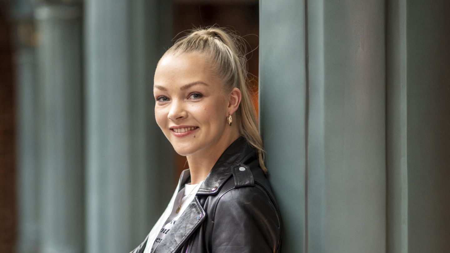 Miss Niedersachsen: Christina Stalling, 28 Jahre. Stalling kommt aus einem kleinen Dorf nahe Oldenburg und arbeitet als Immobilienkauffrau. Sie ist alleinerziehende Mutter von zwei Kindern. "Gerade als Mama musste ich lernen meinen Körper so zu akzeptieren wie er ist", berichtet sie.  Auszeiten vom Alltag finde sie bei ihrem Pferd.