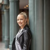 Miss Niedersachsen: Christina Stalling, 28 Jahre. Stalling kommt aus einem kleinen Dorf nahe Oldenburg und arbeitet als Immobilienkauffrau. Sie ist alleinerziehende Mutter von zwei Kindern. "Gerade als Mama musste ich lernen meinen Körper so zu akzeptieren wie er ist", berichtet sie.  Auszeiten vom Alltag finde sie bei ihrem Pferd.