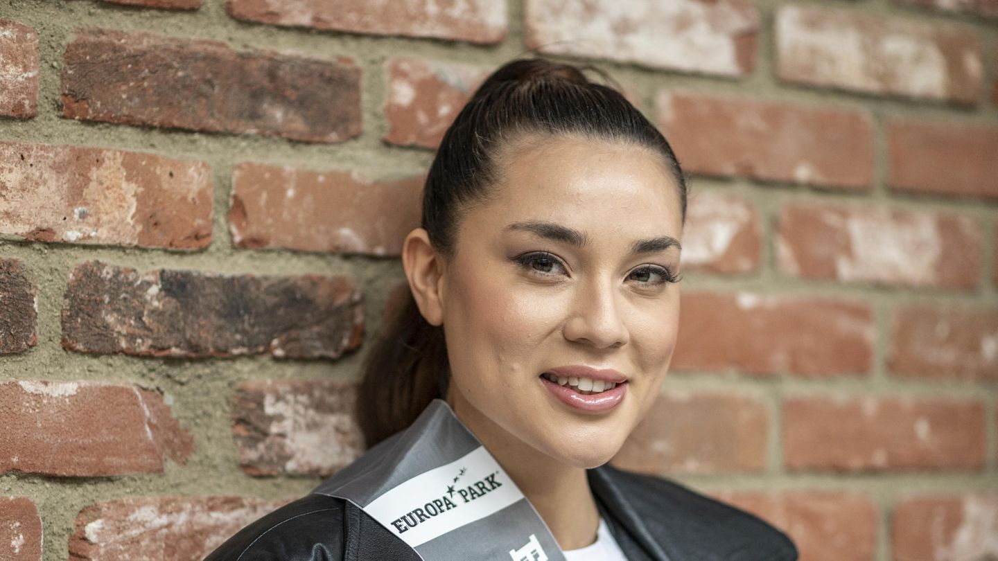 Miss Rheinland- Pfalz Miss Rheinland-Pfalz: Dajana Krüger, 29 Jahre. Die Filmstudentin hat peruanische Wurzeln. Sie arbeitet zusätzlich noch als freie künstlerische Fotografin und Flugbegleiterin. "Seit ich mich erinnern kann haben wir als Familie lange Reisen in ferne Länder unternommen. Vermutlich rührt daher auch meine Liebe für die Kulturen und Künste, die man in unterschiedlichster Weise auf der ganzen Welt finden kann", erzählt sie.
