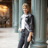 Miss Schleswig-Holstein: Leonie Charlotte von Hase, 35 Jahre. Sie gehört zu den ältesten Teilnehmerinnen der diesjährigen "Miss Germany". Gebürtig stammt von Hase aus Namibia, ist Deutsch-Afrikanerin in vierter Generation. In Kapstadt studierte sie Schauspiel, Englische Literatur sowie Medienwissenschaften und absolvierte letztendlich mit einem Abschluss in "Creative Brand Strategy".