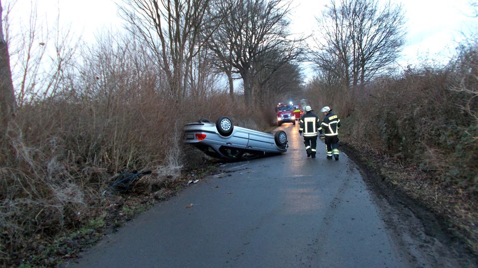 Nachrichten Deutschland Unna Weil sie einem Fasan ausgewichen ist, ist eine 46-Jährige ins Schleudern geraten und hat die Kontrolle über ihren Pkw verloren.