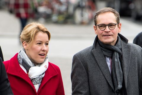 Franziska Giffey (l., SPD), Bundesfamilienministerin, und Michael Müller (SPD), Regierender Bürgermeister von Berlin