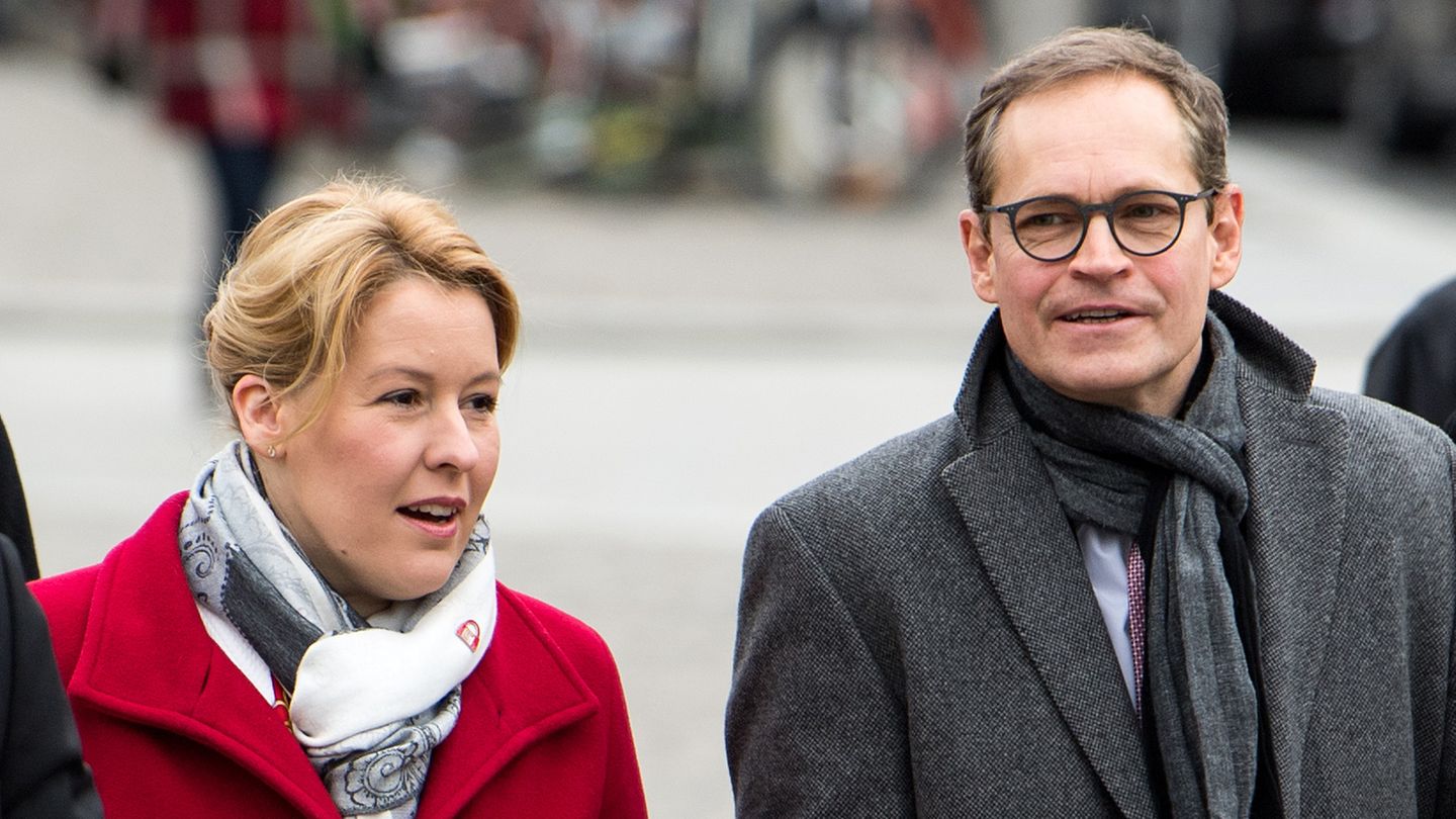 Franziska Giffey (l., SPD), Bundesfamilienministerin, und Michael Müller (SPD), Regierender Bürgermeister von Berlin