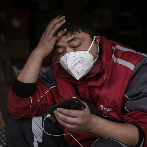 Aus Angst vor Ansteckung benutzen viele Menschen in China derzeit einen Mundschutz