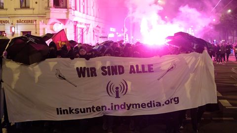 Mehrere hundert Menschen protestierten gegen das Verbot der Plattform "Linksunten.Indymedia"