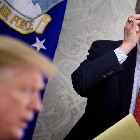 US-Präsident Donald Trump (l.) und sein früherer Nationaler Sicherheitsberater John Bolton