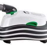 Vorwerk  Kobold VT300 mit Elektrobürste EB 400 Elektrobürste  Mit der Note "Gut" – 2,0 – wurde der Vorwerk Testsieger. Er punktet mit den klassischen Werten der Marke wie Langlebigkeit und gutem Qualitätseindruck. Dafür ist das Gerät – wie ebenfalls von Vorwerk gewohnt - sehr teuer: 930 Euro inklusive der Elektrobürste. Das ist keine Kleinigkeit. Der VT300 ist allerdings das Herzstück eines modularen Systems und kann mit vielen Zusatzteilen etwa zum Wischen erweitert werden.  Der Vorwerk saugt auf Teppich am besten und überzeugt beim Beseitigen von Tierhaaren. Wenn die E-Bürste arbeitet, ist der VT300 allerdings sehr laut. Außerdem ist das Gerät mit neun Kilogramm sehr schwer.