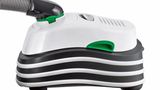 Vorwerk  Kobold VT300 mit Elektrobürste EB 400 Elektrobürste  Mit der Note "Gut" – 2,0 – wurde der Vorwerk Testsieger. Er punktet mit den klassischen Werten der Marke wie Langlebigkeit und gutem Qualitätseindruck. Dafür ist das Gerät – wie ebenfalls von Vorwerk gewohnt - sehr teuer: 930 Euro inklusive der Elektrobürste. Das ist keine Kleinigkeit. Der VT300 ist allerdings das Herzstück eines modularen Systems und kann mit vielen Zusatzteilen etwa zum Wischen erweitert werden.  Der Vorwerk saugt auf Teppich am besten und überzeugt beim Beseitigen von Tierhaaren. Wenn die E-Bürste arbeitet, ist der VT300 allerdings sehr laut. Außerdem ist das Gerät mit neun Kilogramm sehr schwer.