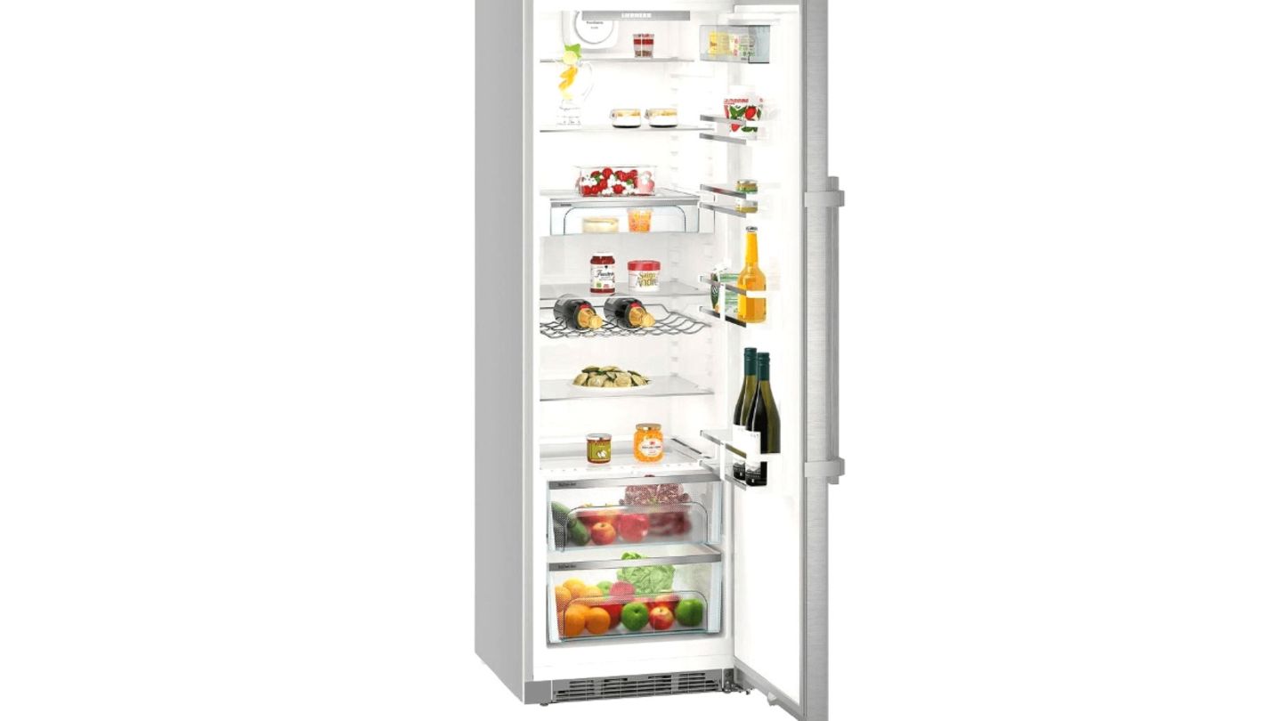 Liebherr KPef 4350   Auch das Gerät von Liebherr erreicht die Note "1,3" und damit ein "Sehr Gut". Mit einem Preis von 1090 Euro ist er allerdings teurer, verbraucht dafür aber etwas weniger Strom. Der Wert für 15 Jahre Betrieb beträgt 357 Euro.