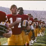 Spieler der Washington Redskins singen die Nationalhymne