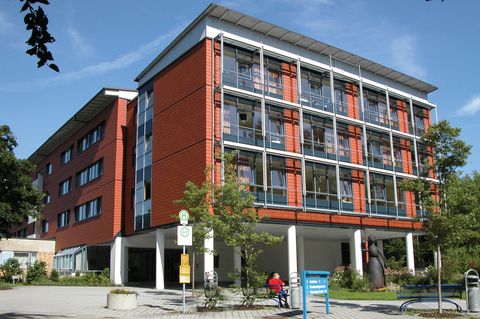 Die mit dem Coronavirus Infizierten sind in der Kreisklinik Trostberg untergebracht