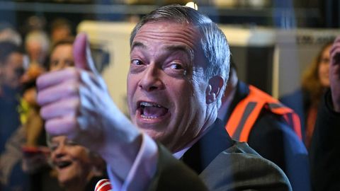 Nigel Farage feierte am Freitagabend mit Brexit-Befürwortern das Austreten seines Landes aus der EU