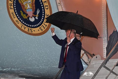 US-Präsident Donald Trump steigt aus der Air Force One
