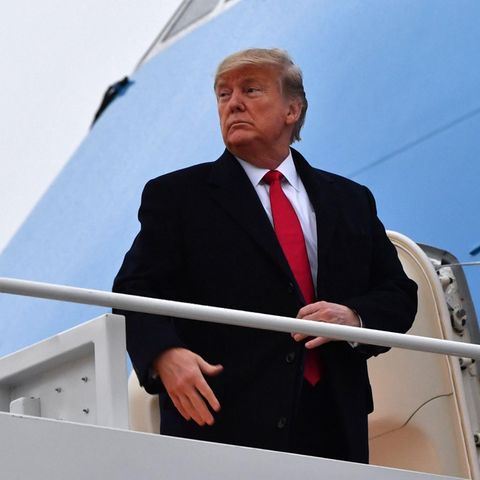 US-Präsident Donald Trump geht an Bord der Air Force One