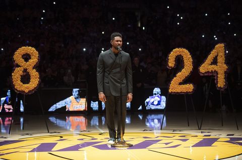 Abschied von Kobe Bryant: R&B-Sänger Usher steht auf dem Parkett des Staples Center in Los Angeles