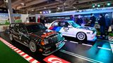 DTM-Helden von 1992/1993  sind der Mercedes-Benz 190 E der und BMW M3 mit jeweils 370 PS und 330 Km/h schnell. Als Messestand zimmerten 17 der 150 Mitglieder des Vereins Kult-Blech-Szene eine überdimensionale  100 Quadratmeter große Carrerabahn in der Halle 4.