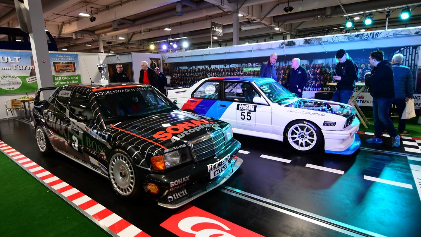 DTM-Helden von 1992/1993  sind der Mercedes-Benz 190 E der und BMW M3 mit jeweils 370 PS und 330 Km/h schnell. Als Messestand zimmerten 17 der 150 Mitglieder des Vereins Kult-Blech-Szene eine überdimensionale  100 Quadratmeter große Carrerabahn in der Halle 4.
