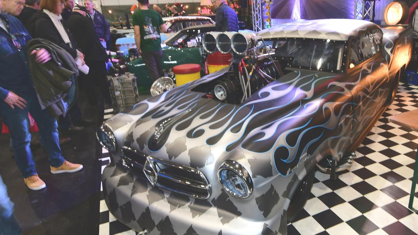 Die Borgward Isabella von 1954 mit 2000 PS - Spitze bis 325 km/h - ist erstmals auf einer Messe zu sehen. Von Drag Racing Germany.