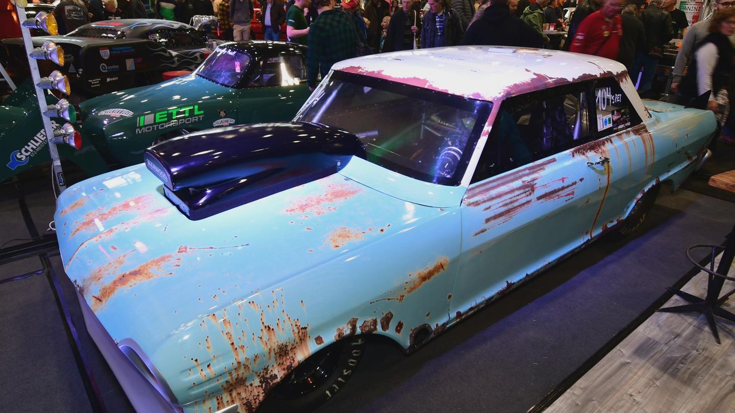 Auch am Clubstand von Drag Racing Germany: Eine Chevrolet Nova von 1963 mit 1000 PS und Zehn-Liter-Hubraum.